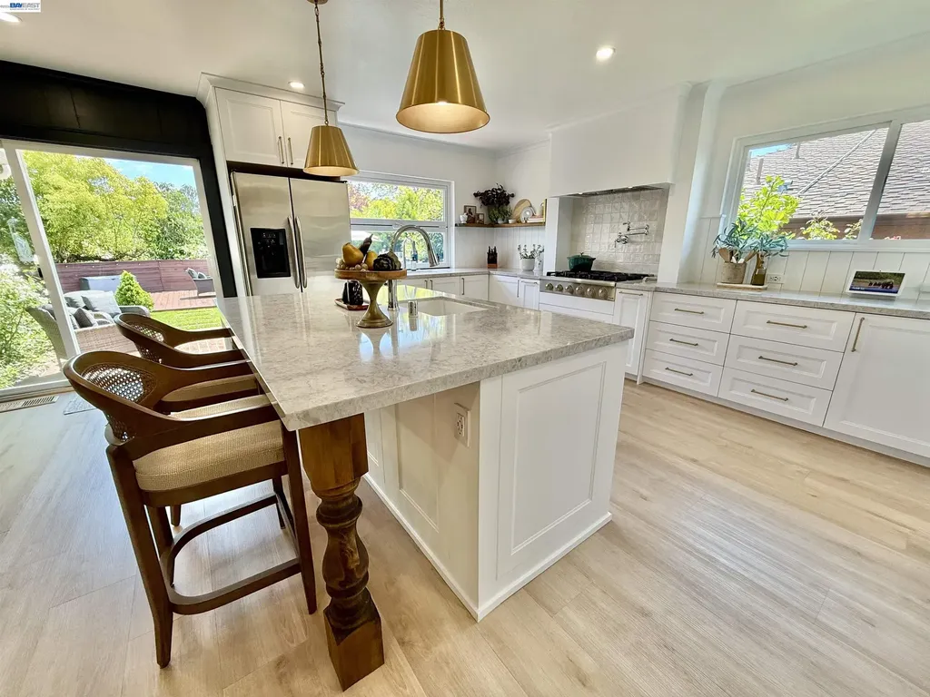 17880 Apricot Way Castro Valley CA 94546