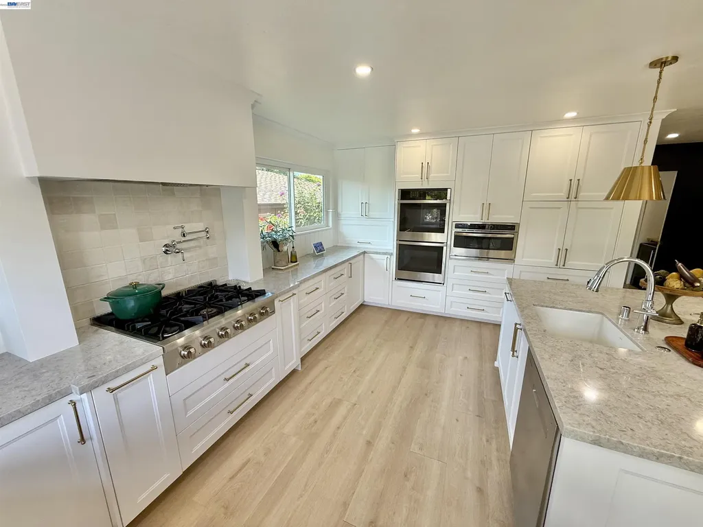 17880 Apricot Way Castro Valley CA 94546