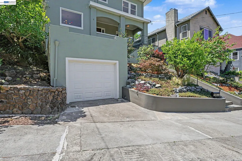667 Rosal Avenue Oakland CA 94610