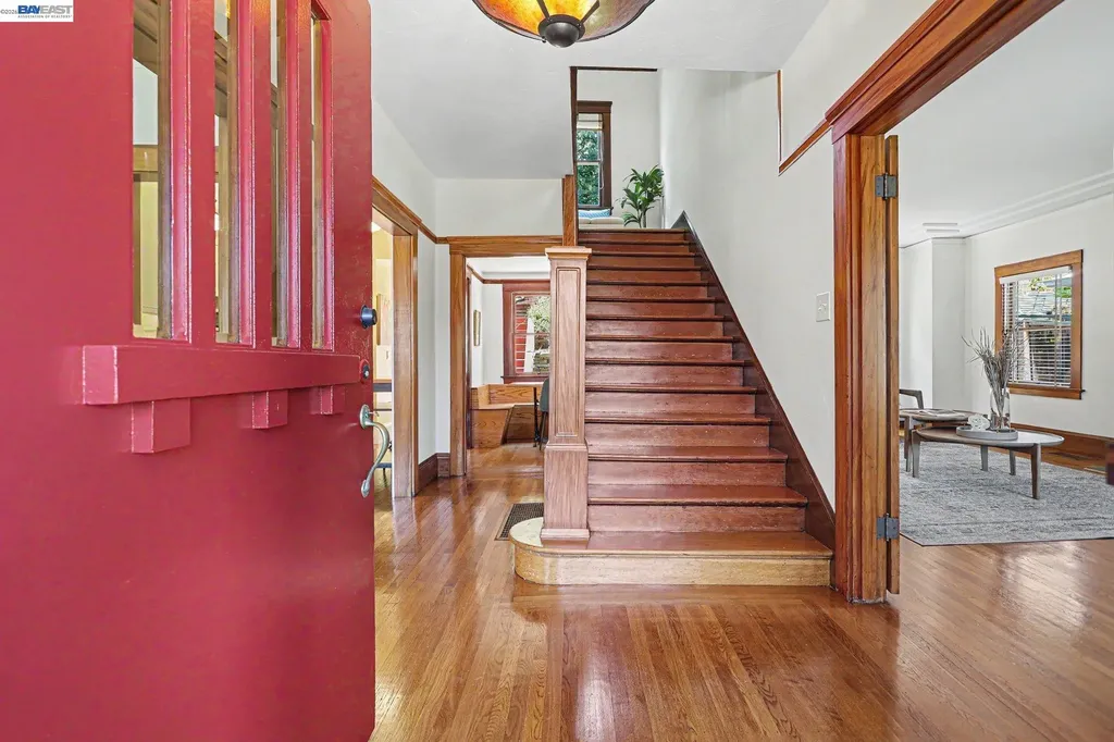 667 Rosal Avenue Oakland CA 94610
