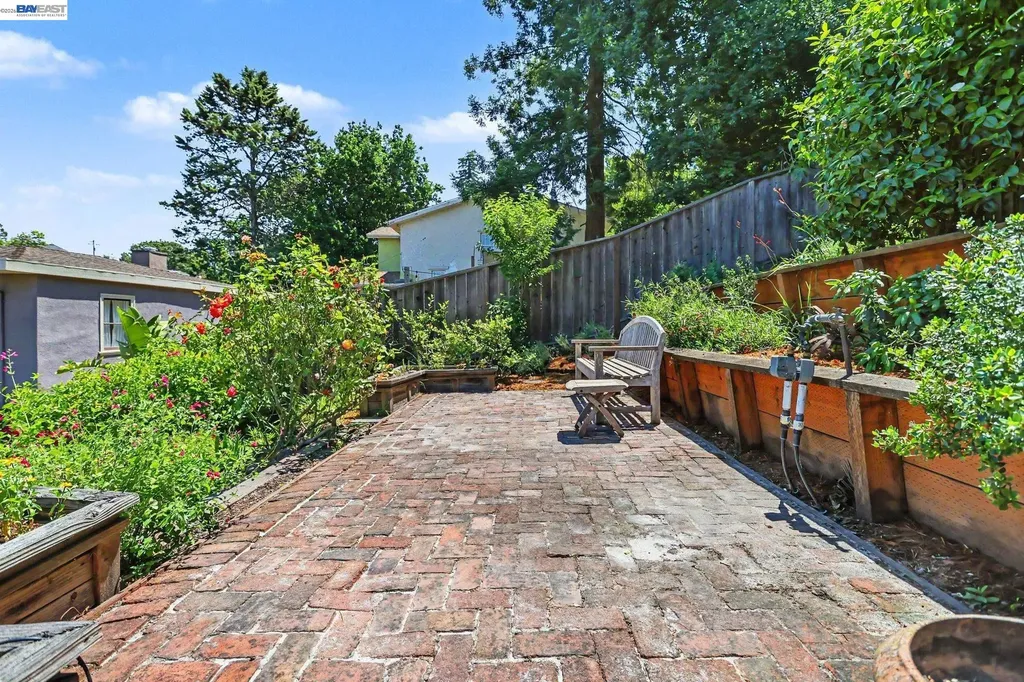 667 Rosal Avenue Oakland CA 94610