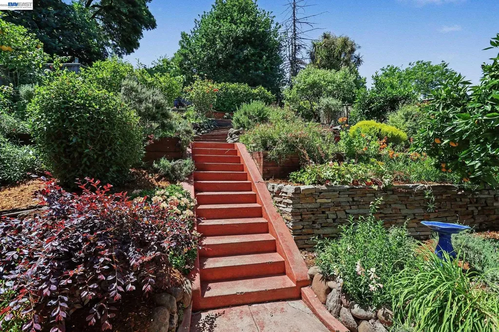 667 Rosal Avenue Oakland CA 94610