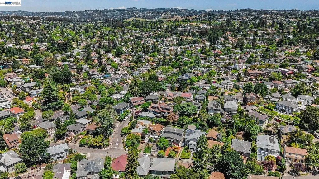 667 Rosal Avenue Oakland CA 94610