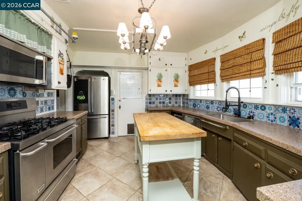 477 10th Street Pittsburg CA 94565