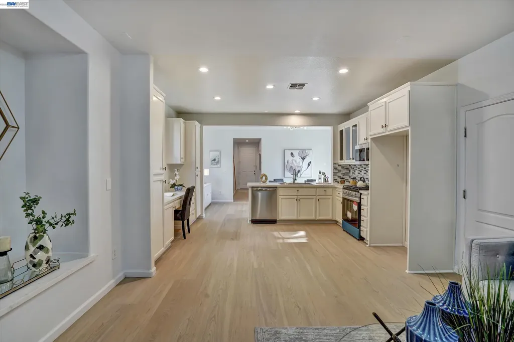 530 Cottage Park Drive Hayward CA 94544
