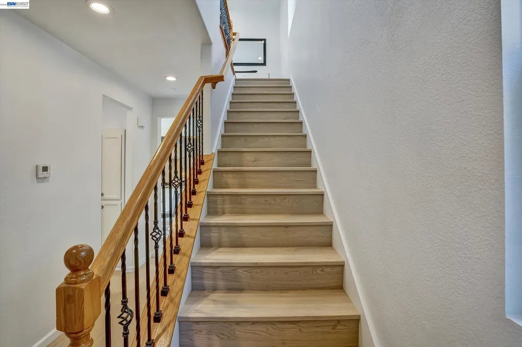 530 Cottage Park Drive Hayward CA 94544
