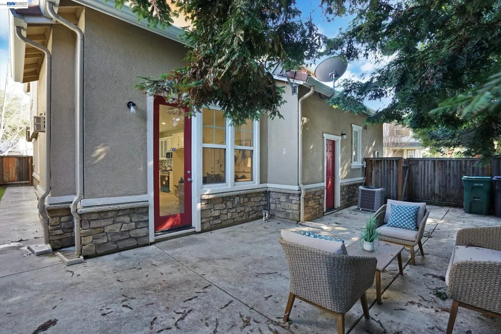 530 Cottage Park Drive Hayward CA 94544