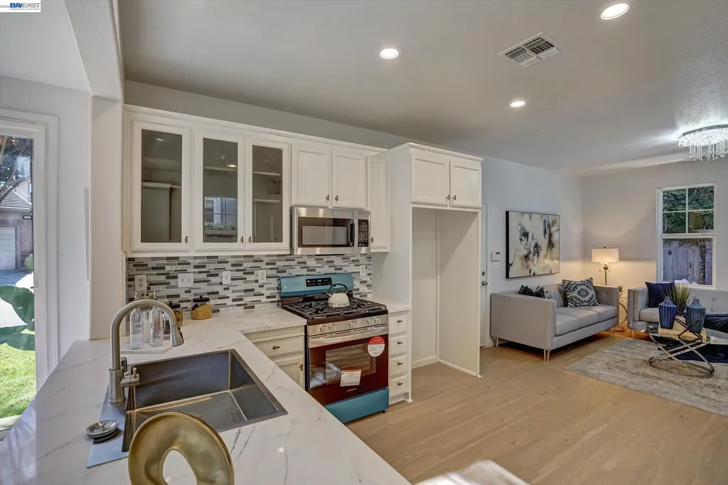 530 Cottage Park Drive Hayward CA 94544