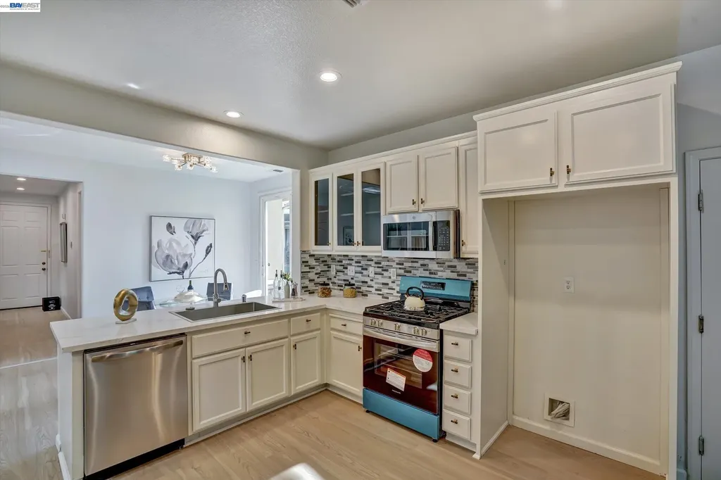 530 Cottage Park Drive Hayward CA 94544