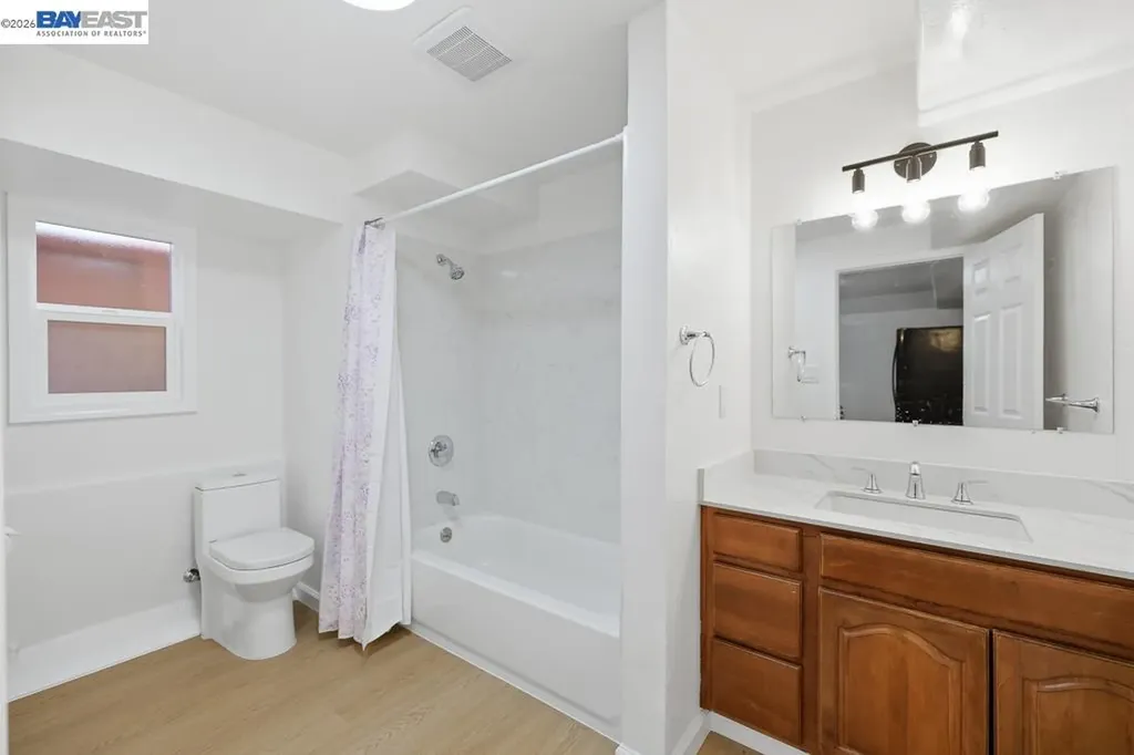 7419 Hillside Street Oakland CA 94605