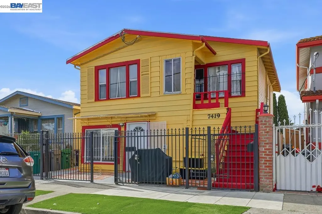 7419 Hillside Street Oakland CA 94605