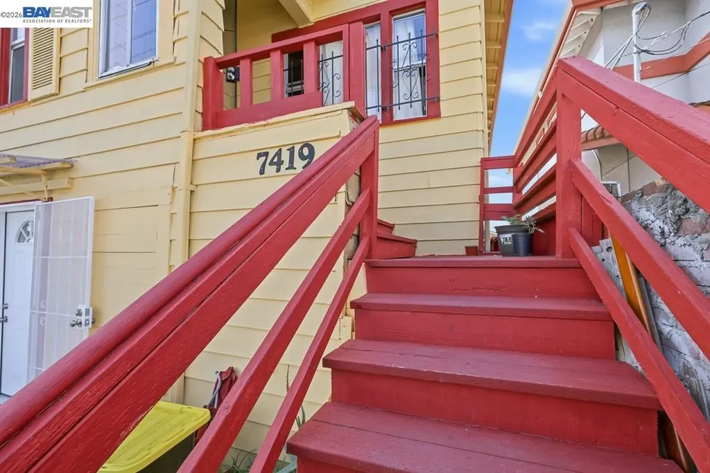 7419 Hillside Street Oakland CA 94605