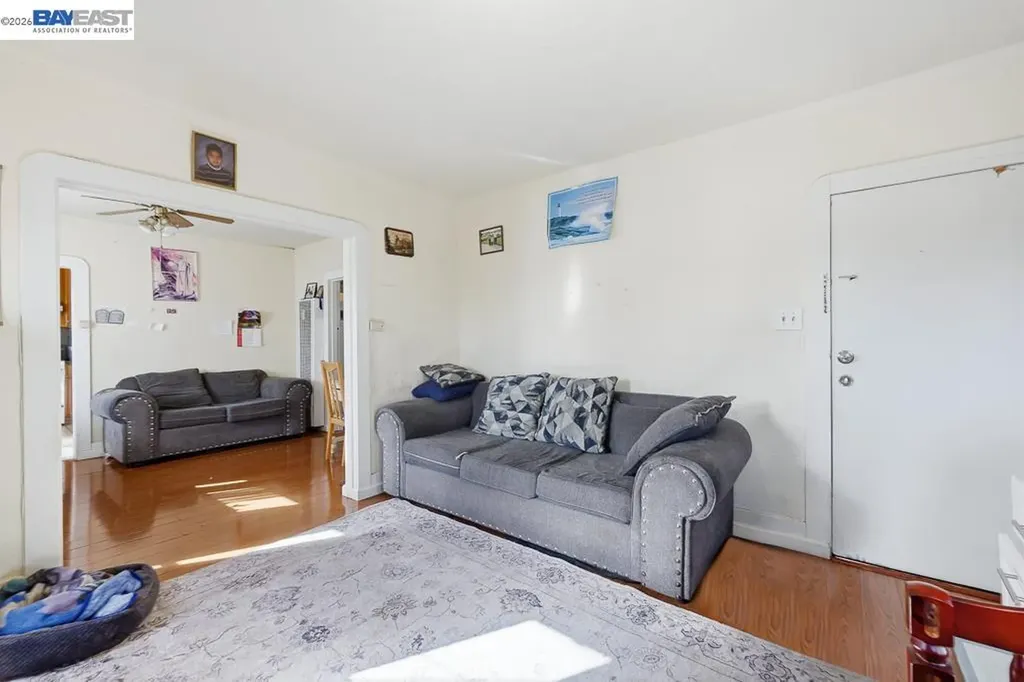 7419 Hillside Street Oakland CA 94605