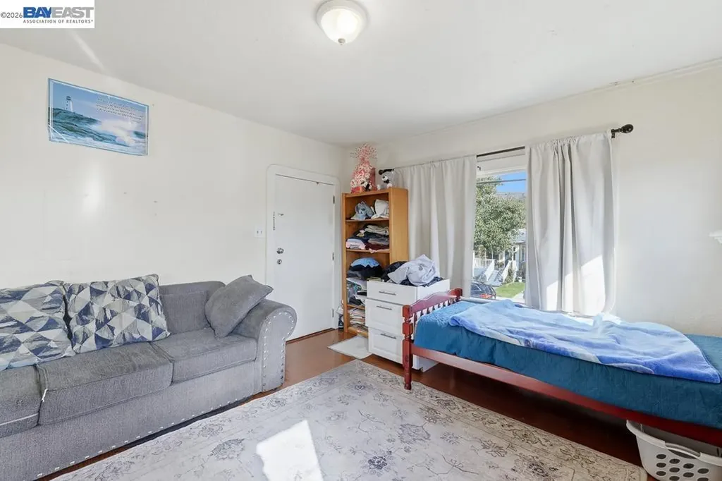 7419 Hillside Street Oakland CA 94605