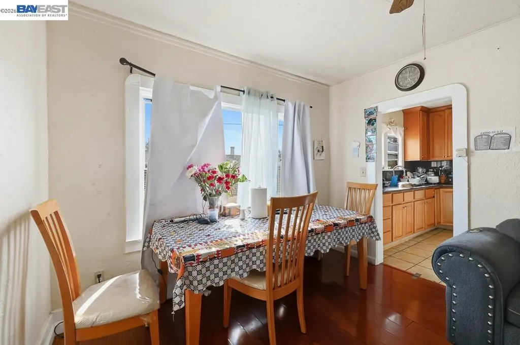 7419 Hillside Street Oakland CA 94605