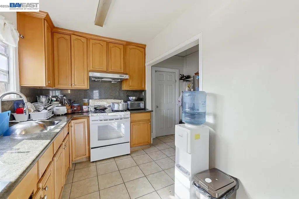 7419 Hillside Street Oakland CA 94605