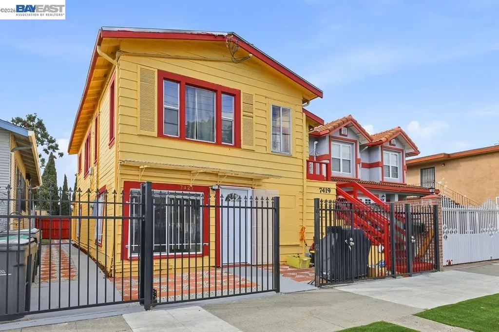 7419 Hillside Street Oakland CA 94605