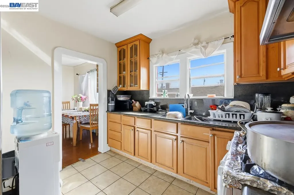 7419 Hillside Street Oakland CA 94605