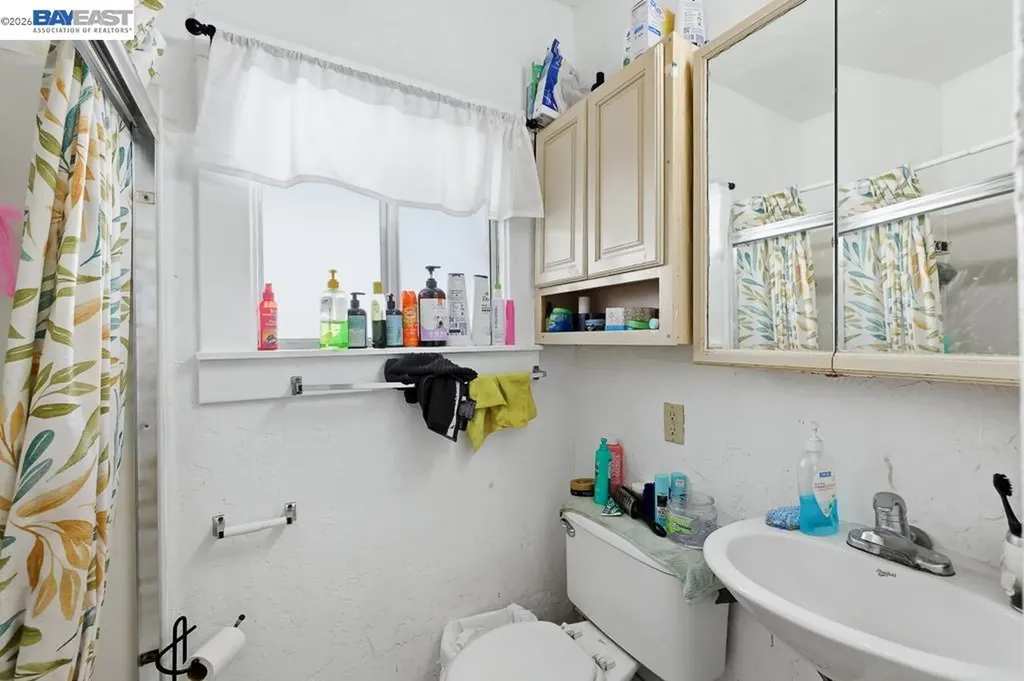 7419 Hillside Street Oakland CA 94605