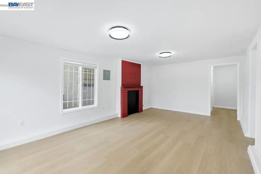 7419 Hillside Street Oakland CA 94605