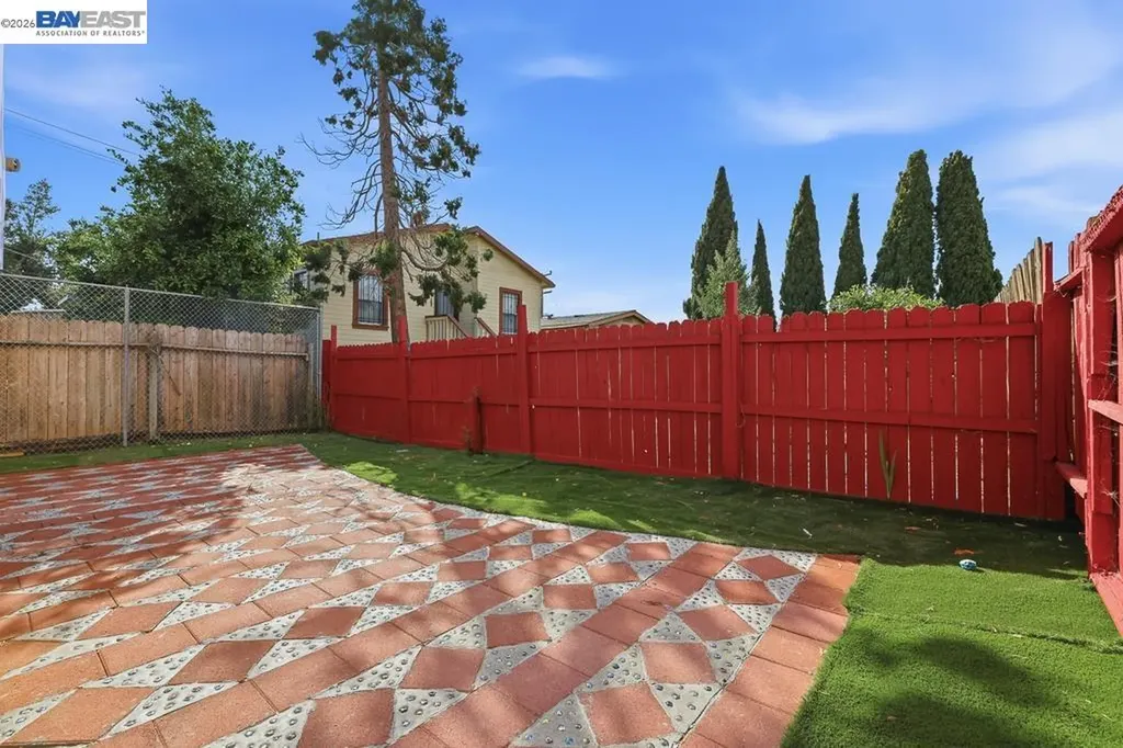 7419 Hillside Street Oakland CA 94605