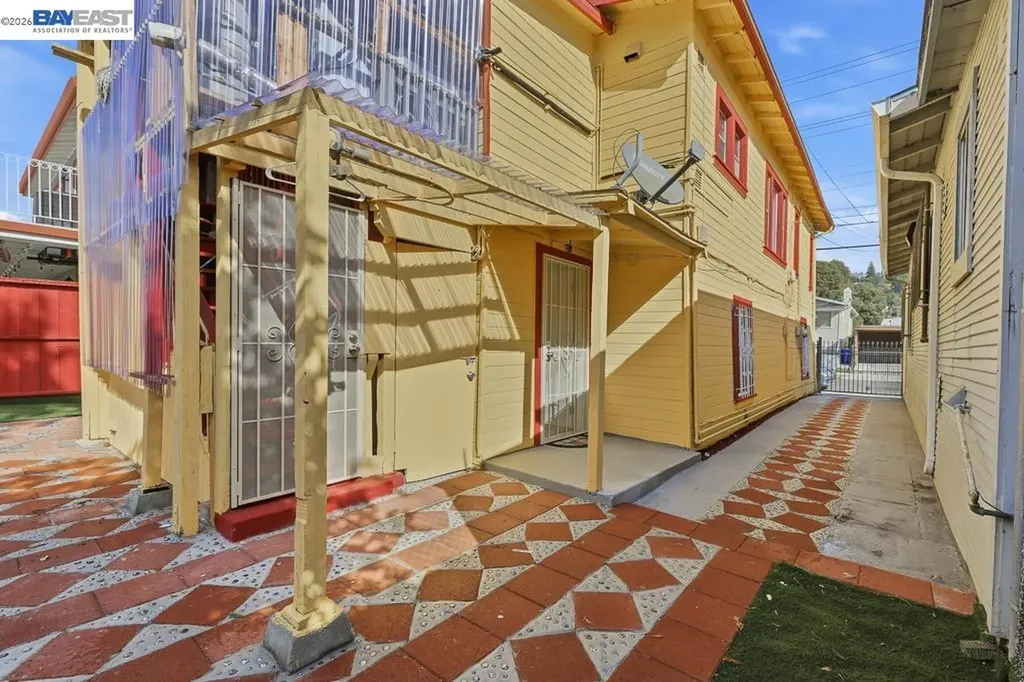7419 Hillside Street Oakland CA 94605