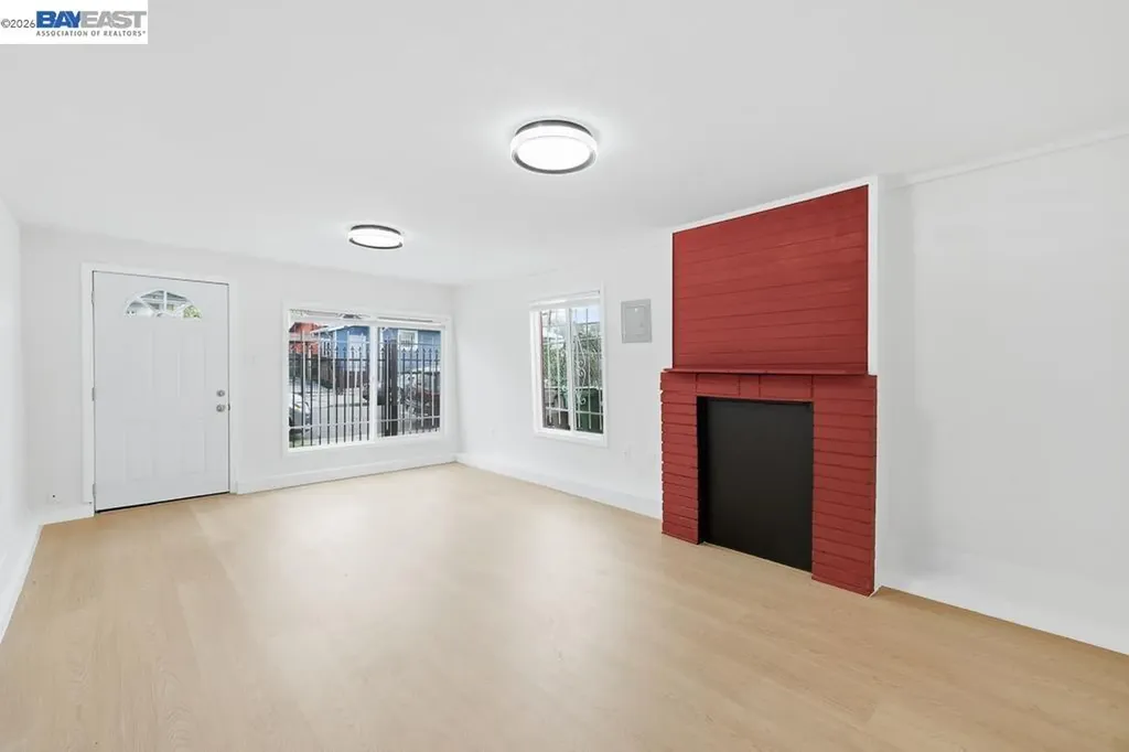 7419 Hillside Street Oakland CA 94605