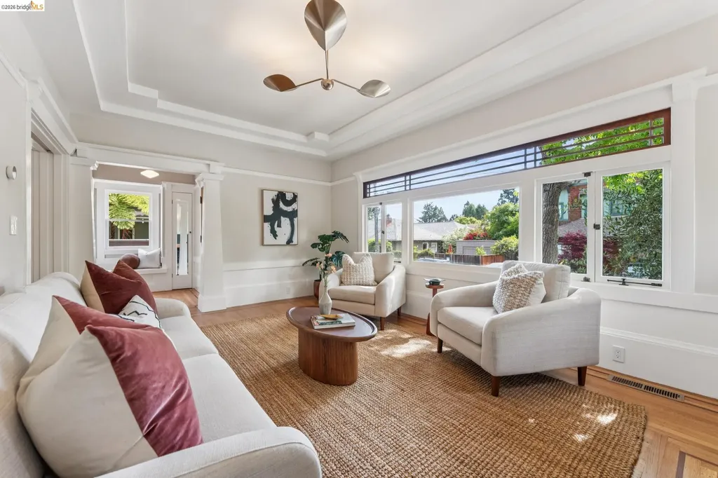 6004 Auburn Avenue Oakland CA 94618
