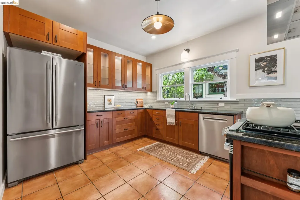 6004 Auburn Avenue Oakland CA 94618