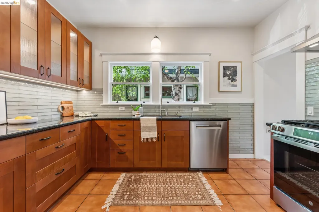 6004 Auburn Avenue Oakland CA 94618