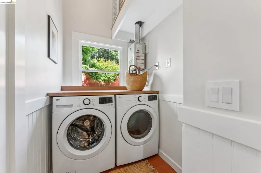 6004 Auburn Avenue Oakland CA 94618