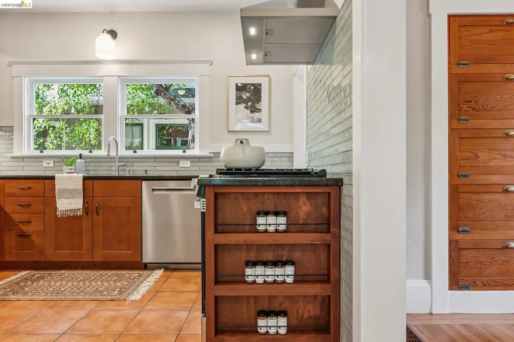 6004 Auburn Avenue Oakland CA 94618