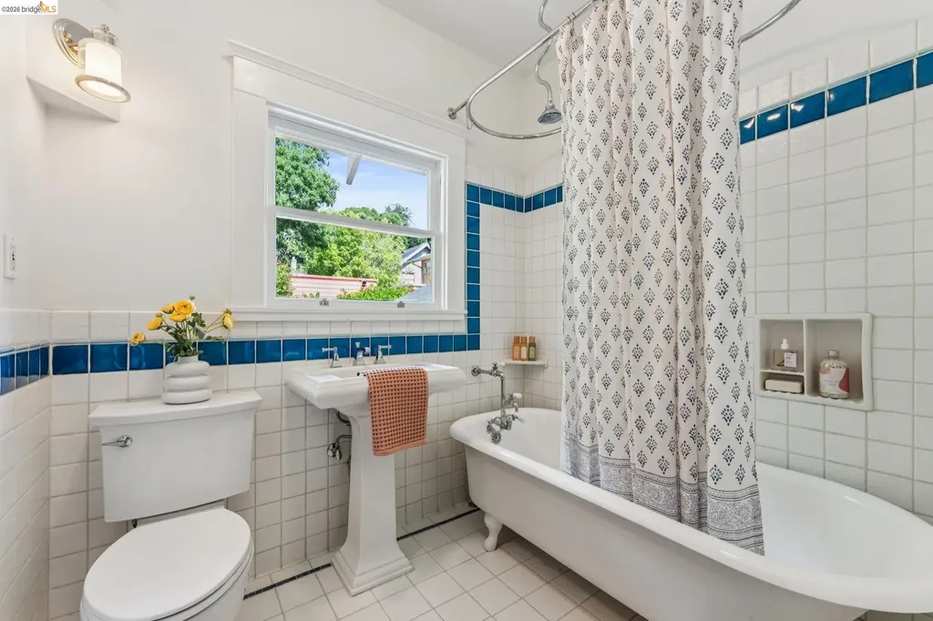 6004 Auburn Avenue Oakland CA 94618