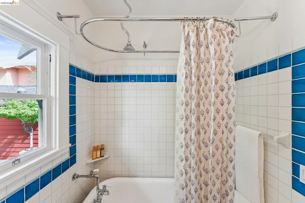 6004 Auburn Avenue Oakland CA 94618