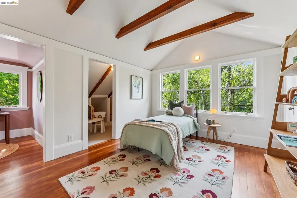 6004 Auburn Avenue Oakland CA 94618