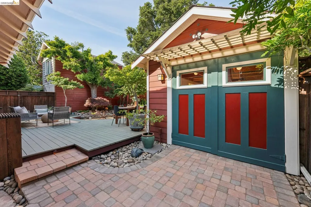 6004 Auburn Avenue Oakland CA 94618