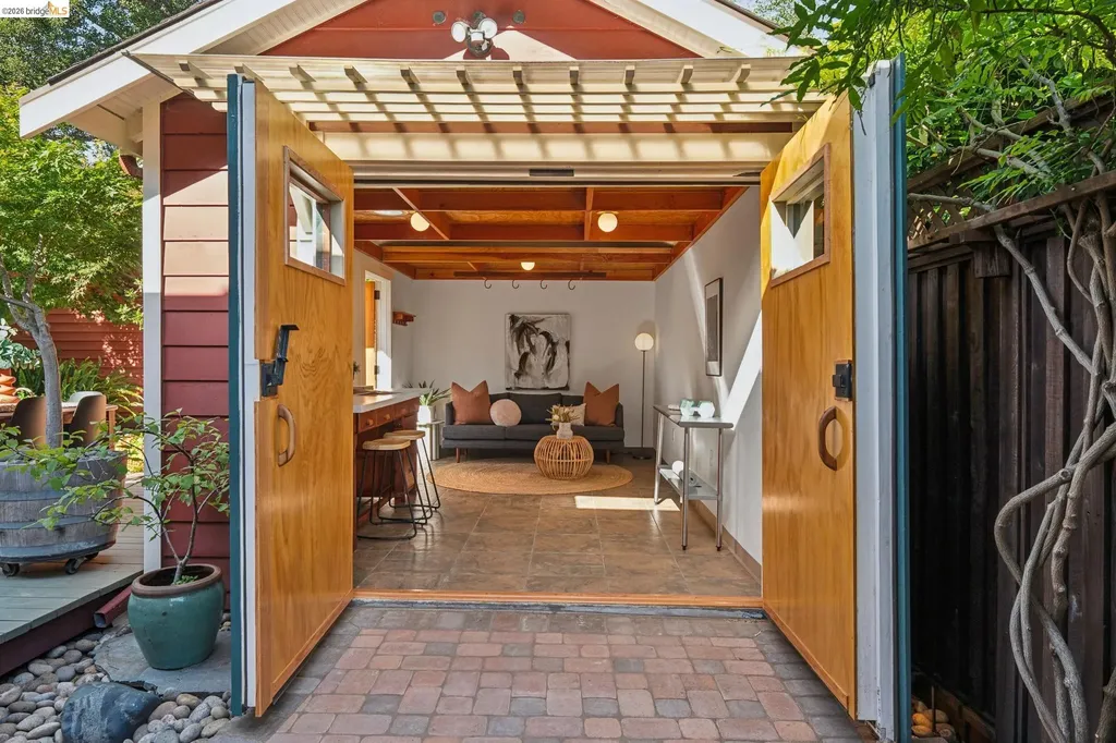 6004 Auburn Avenue Oakland CA 94618