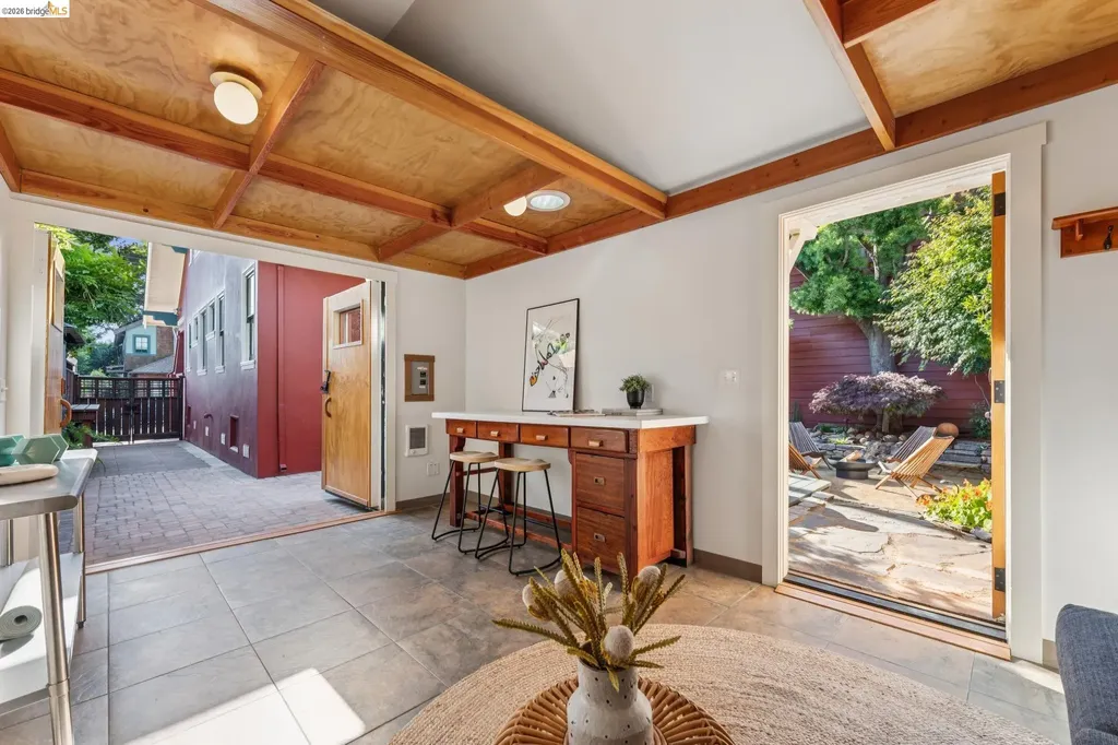 6004 Auburn Avenue Oakland CA 94618