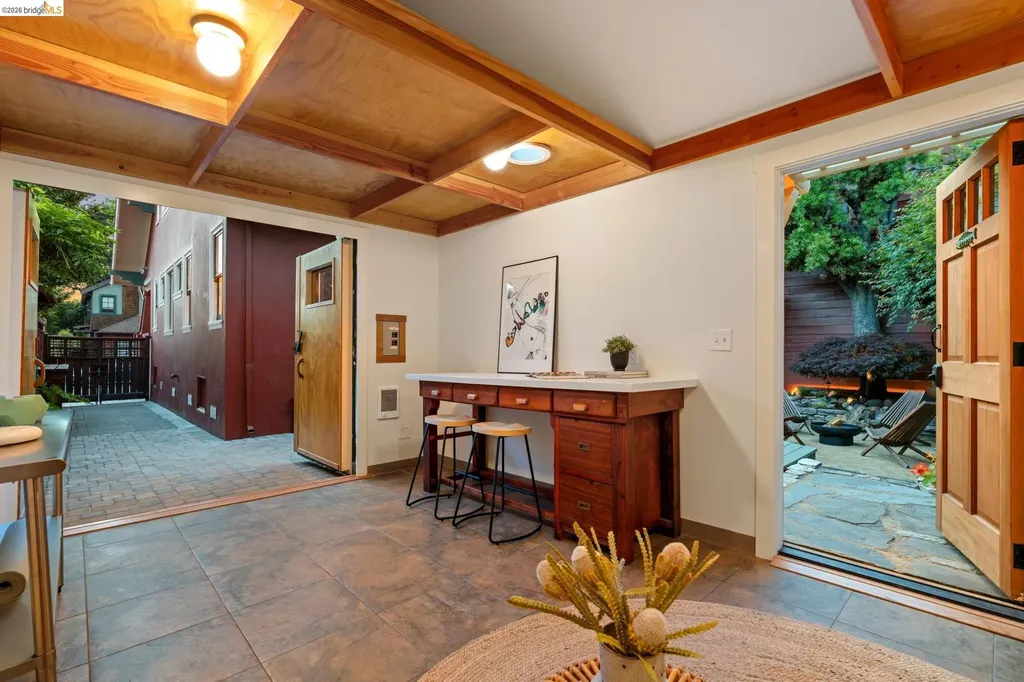 6004 Auburn Avenue Oakland CA 94618
