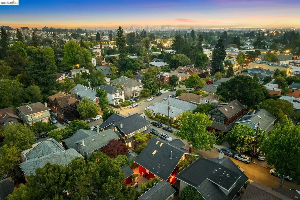 6004 Auburn Avenue Oakland CA 94618