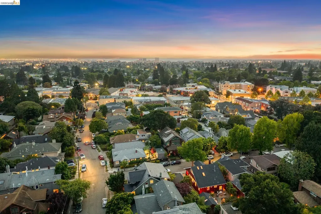 6004 Auburn Avenue Oakland CA 94618