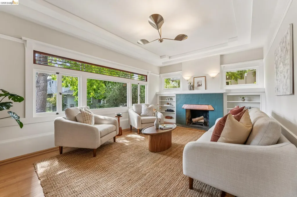 6004 Auburn Avenue Oakland CA 94618
