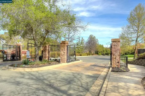 1248 Oak Knoll Drive Concord CA 94521