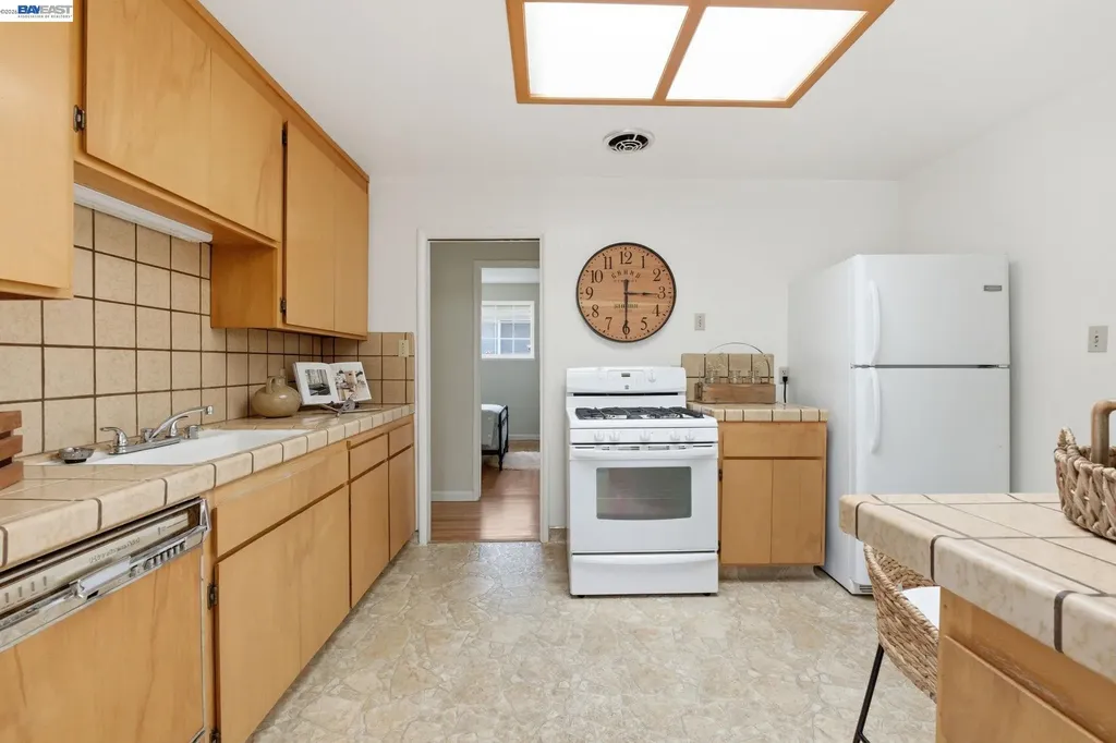 1762 Via Redondo San Lorenzo CA 94580