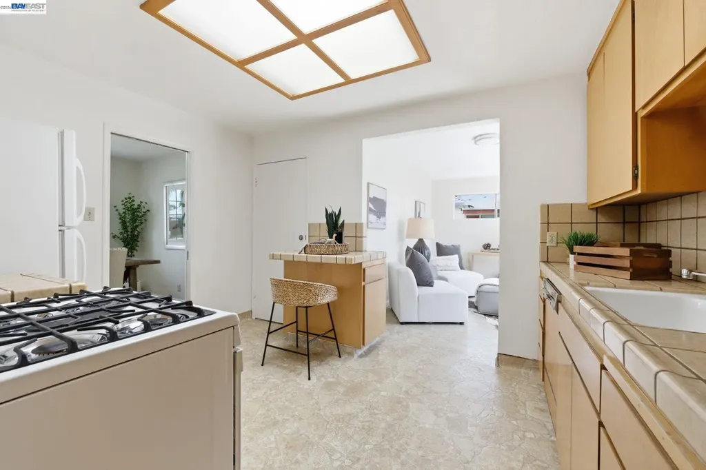1762 Via Redondo San Lorenzo CA 94580