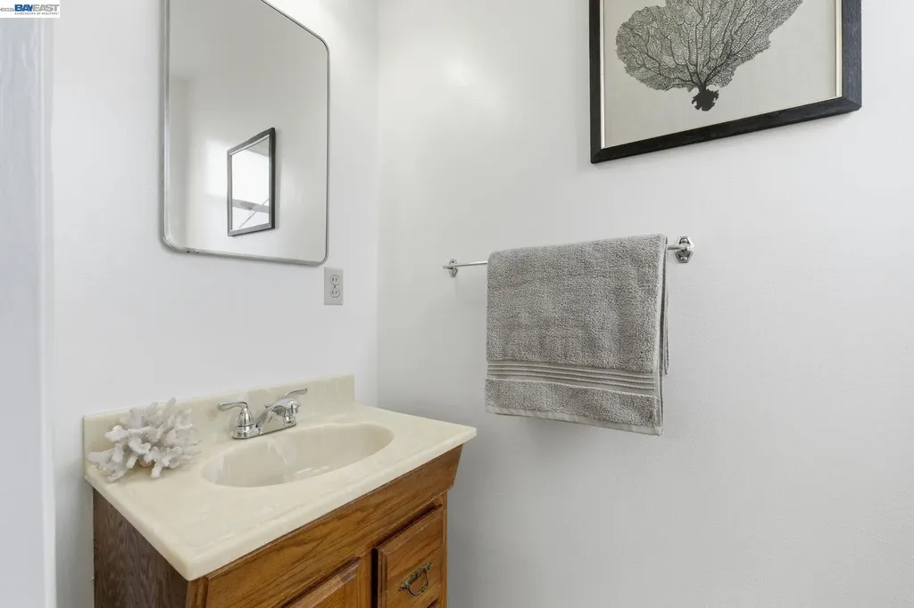 1762 Via Redondo San Lorenzo CA 94580