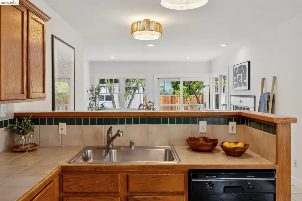 5360 James Avenue Oakland CA 94618