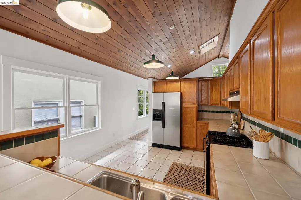 5360 James Avenue Oakland CA 94618
