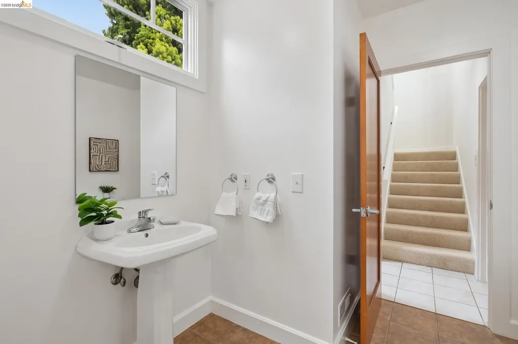 5360 James Avenue Oakland CA 94618