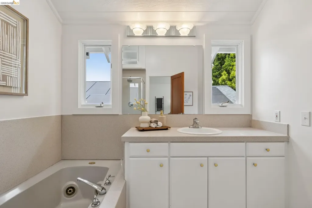5360 James Avenue Oakland CA 94618